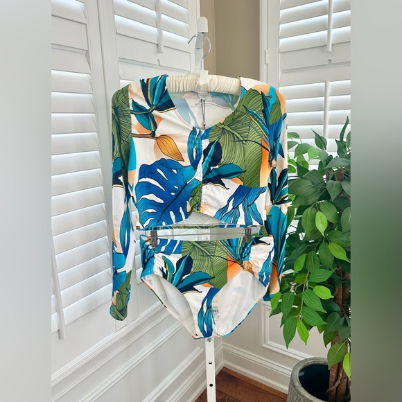 CALIA Women’s Long Sleeve Rushed Rashguard and Adjustable Tie Front Bottom NWT - Picture 1 of 12